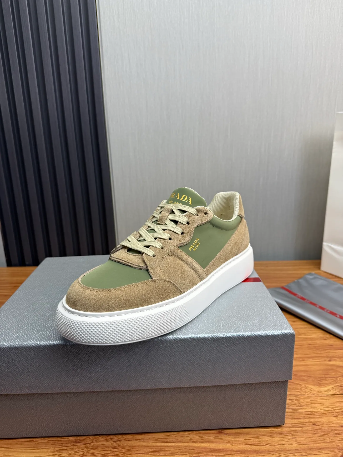 Factory price 560💰 [PRADA] Men’s shoes are popular in the counter, official website is synchronized, 1 high-quality shipment ✔️Original cowhide + cowhide lining, 1🆚1 replica, original sole, 38-45 (45 customized, non-refundable)